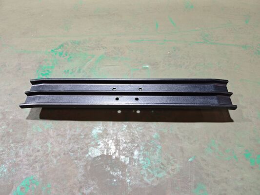 コマツ PC60 トラックシュー トリプルグルーサー トラックシュー ピッチ STG135A-8-750-001