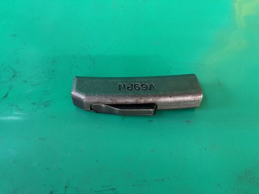 掘削機のスペアパーツ バケットの歯のアクセサリー アダプター ロック ピン V69PN