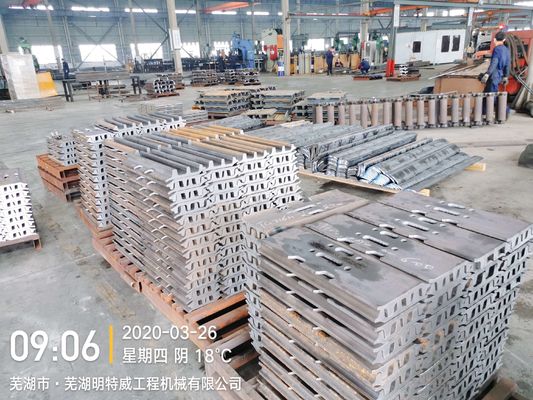 TG154A-6 PC70の三倍のGrouserトラック靴は6x165x450トラック版をめっきする